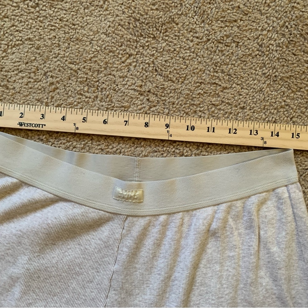 SKIMS Gray Ribbed Women's Lounge Pants - Picture 5 of 9
